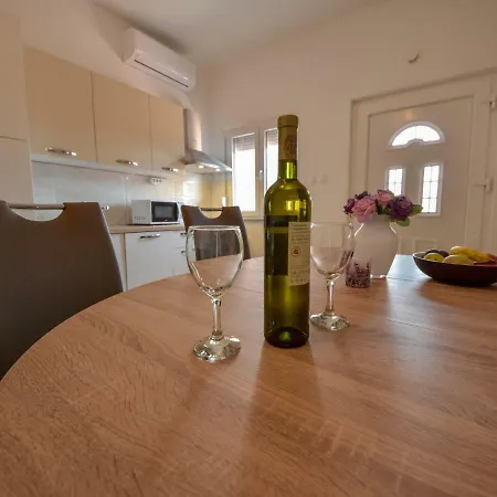Holiday Jure Holiday home *